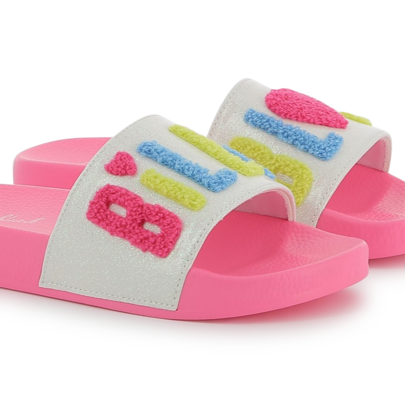 Chanclas con logo de muletón BILLIEBLUSH 
                    NIÑA